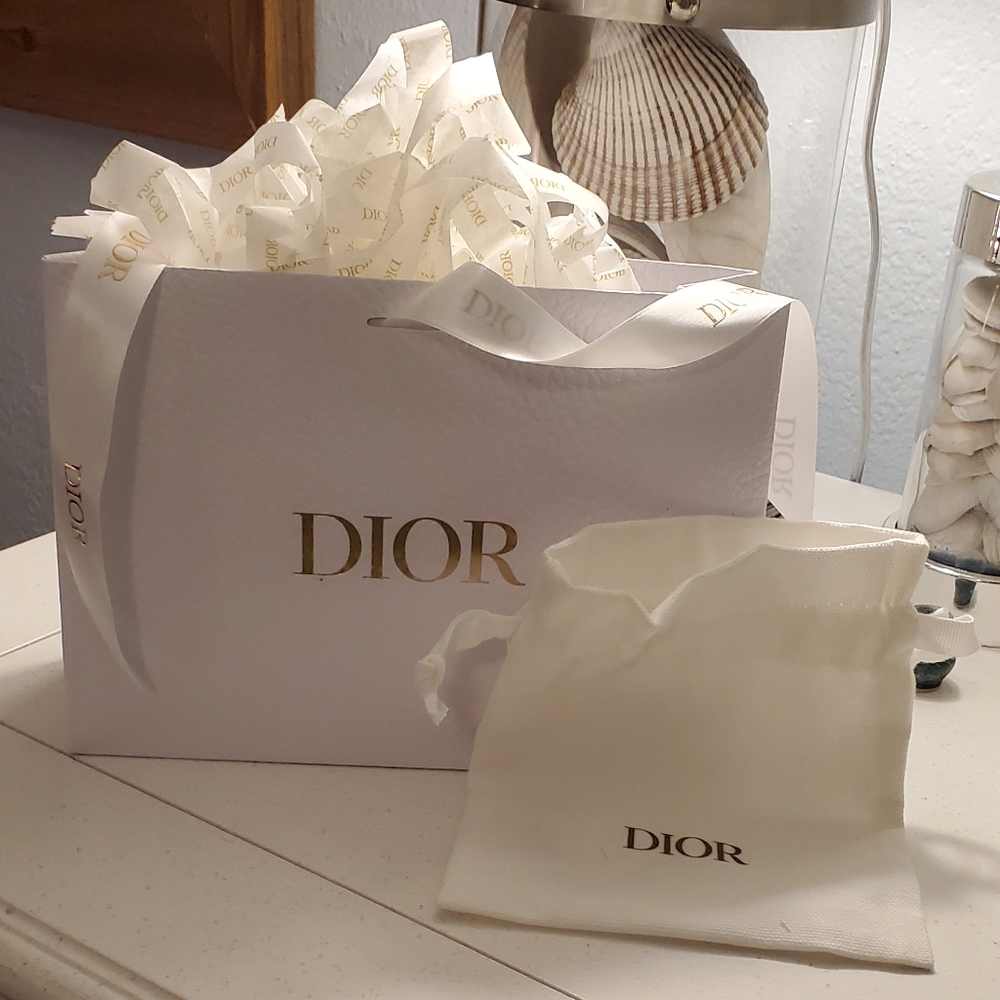 DIOR 2 Bags: Pebbled ribbon shopping bag & fabric drawstring bag